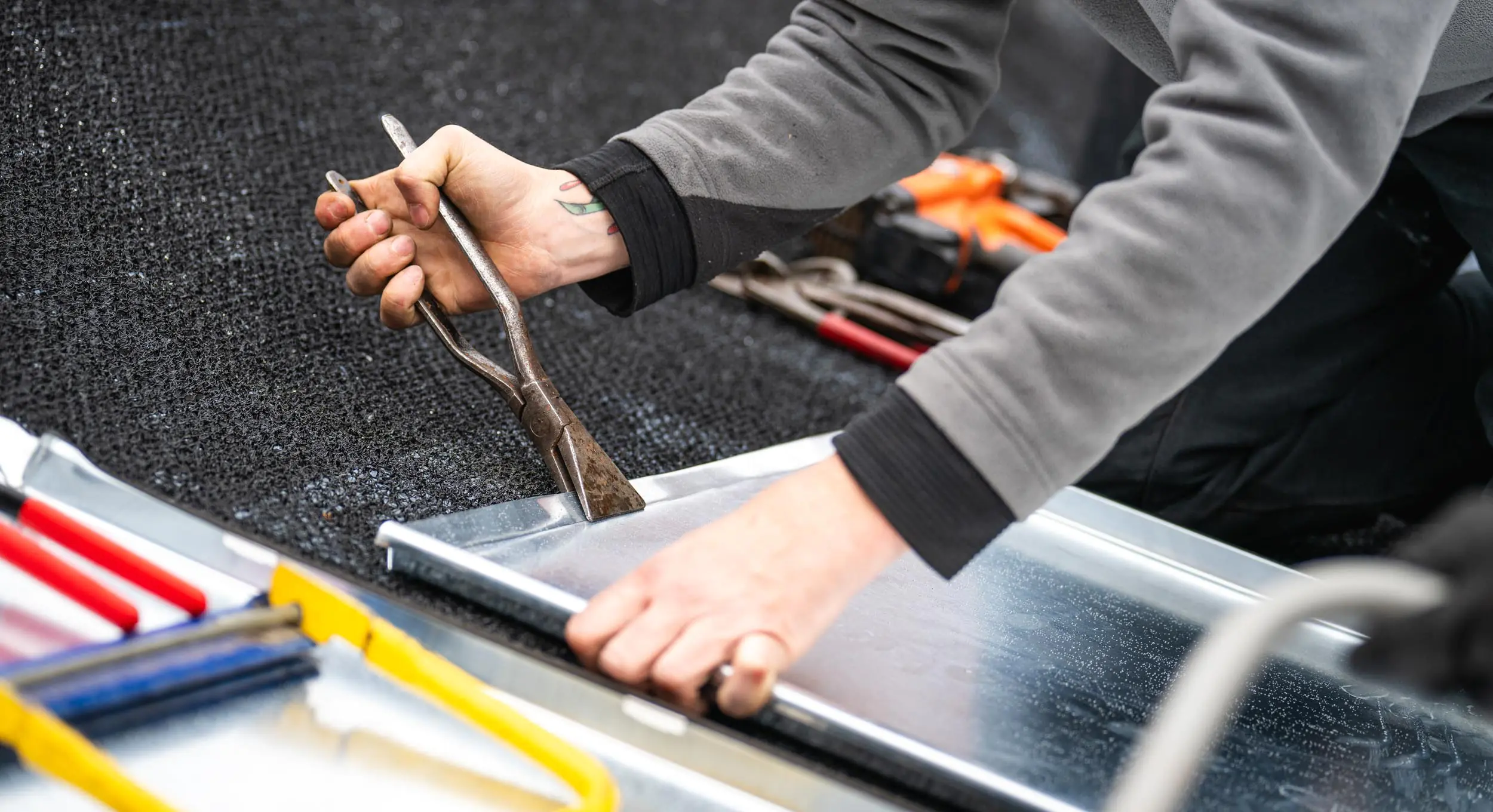 buckel dach + wand gewerbekunden metalldach sanierung.jpg